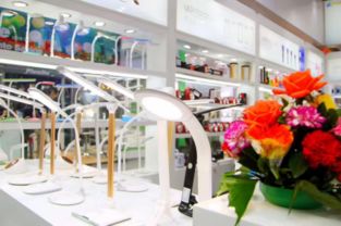 携多款台灯新产品，康铭亮相全国百货展